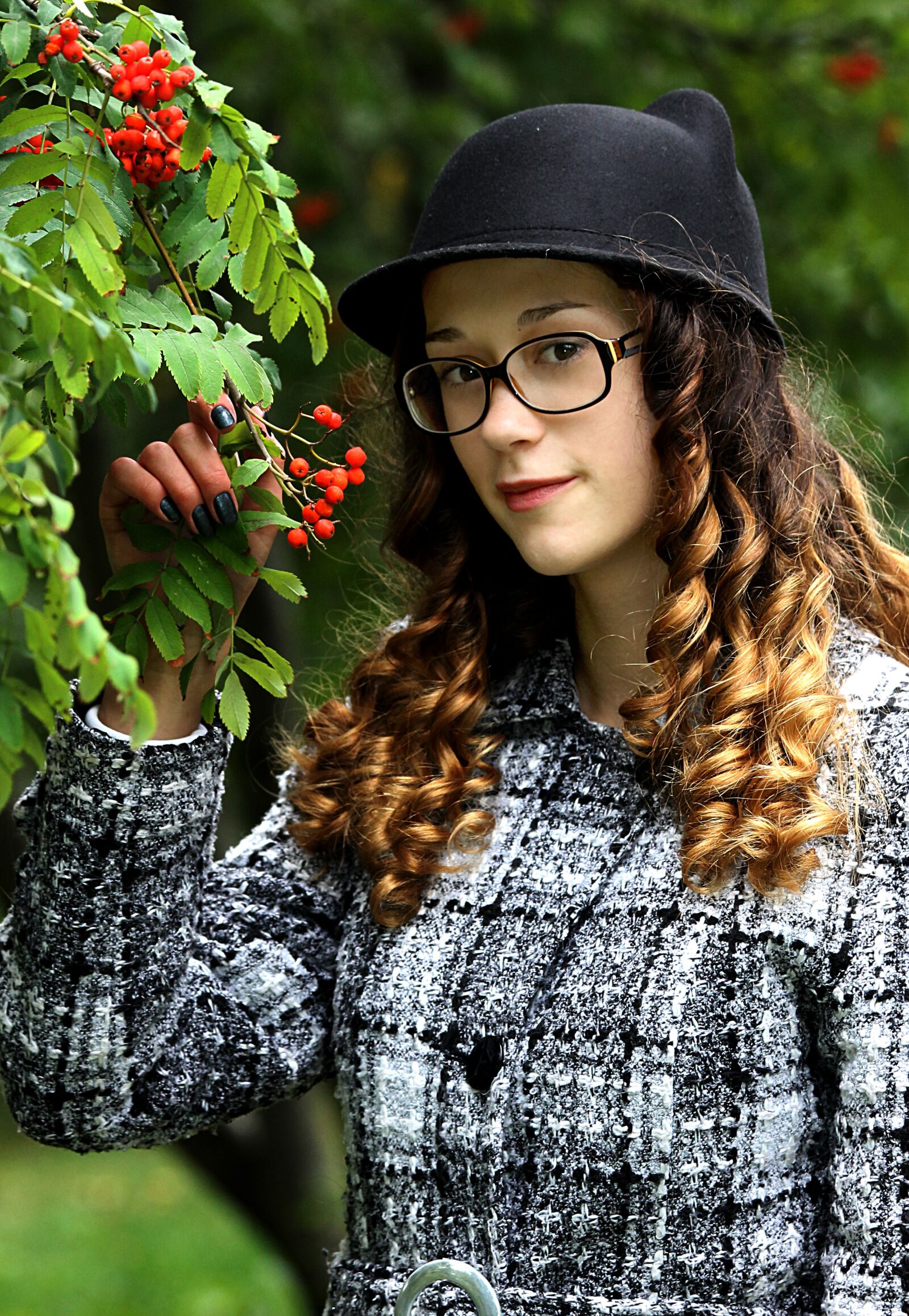 Canon EF 70-300mm F4-5.6 IS USM sample photo. Autumn, rowan, nature photography