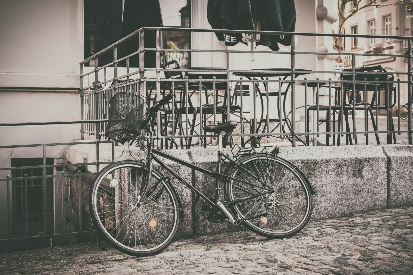 Fujifilm X-T10 + Fujifilm XF 35mm F1.4 R sample photo. Bike, parked, basket photography