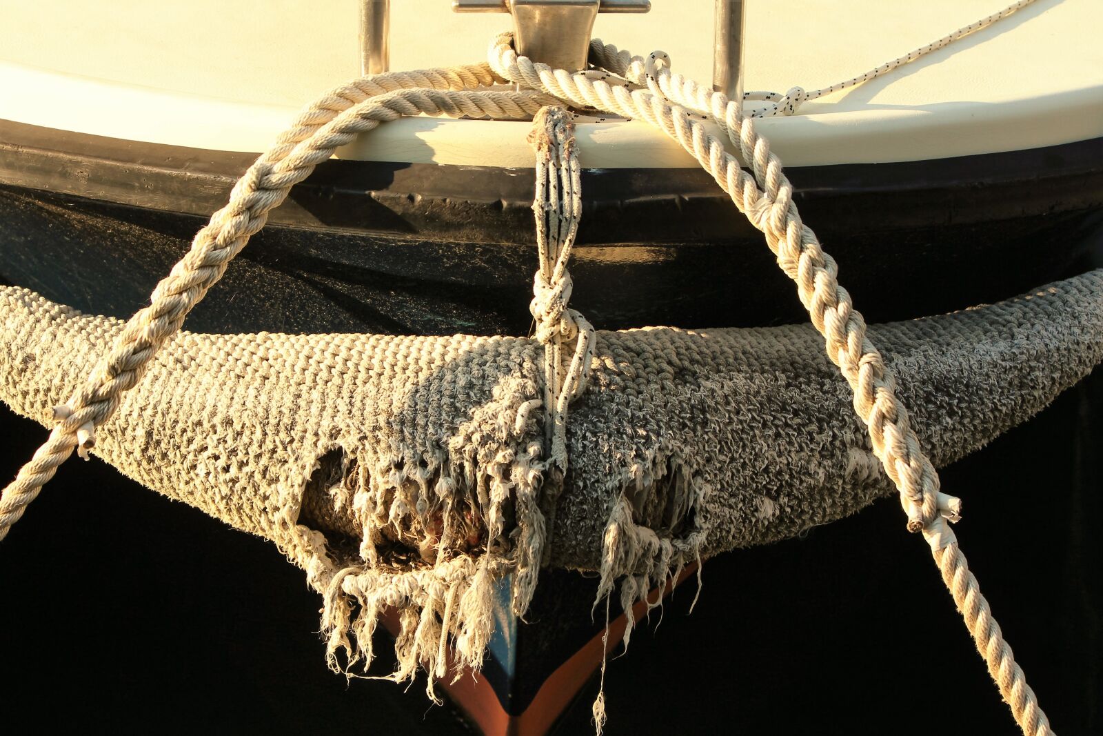 Canon EOS 550D (EOS Rebel T2i / EOS Kiss X4) sample photo. Web, ship, relic photography