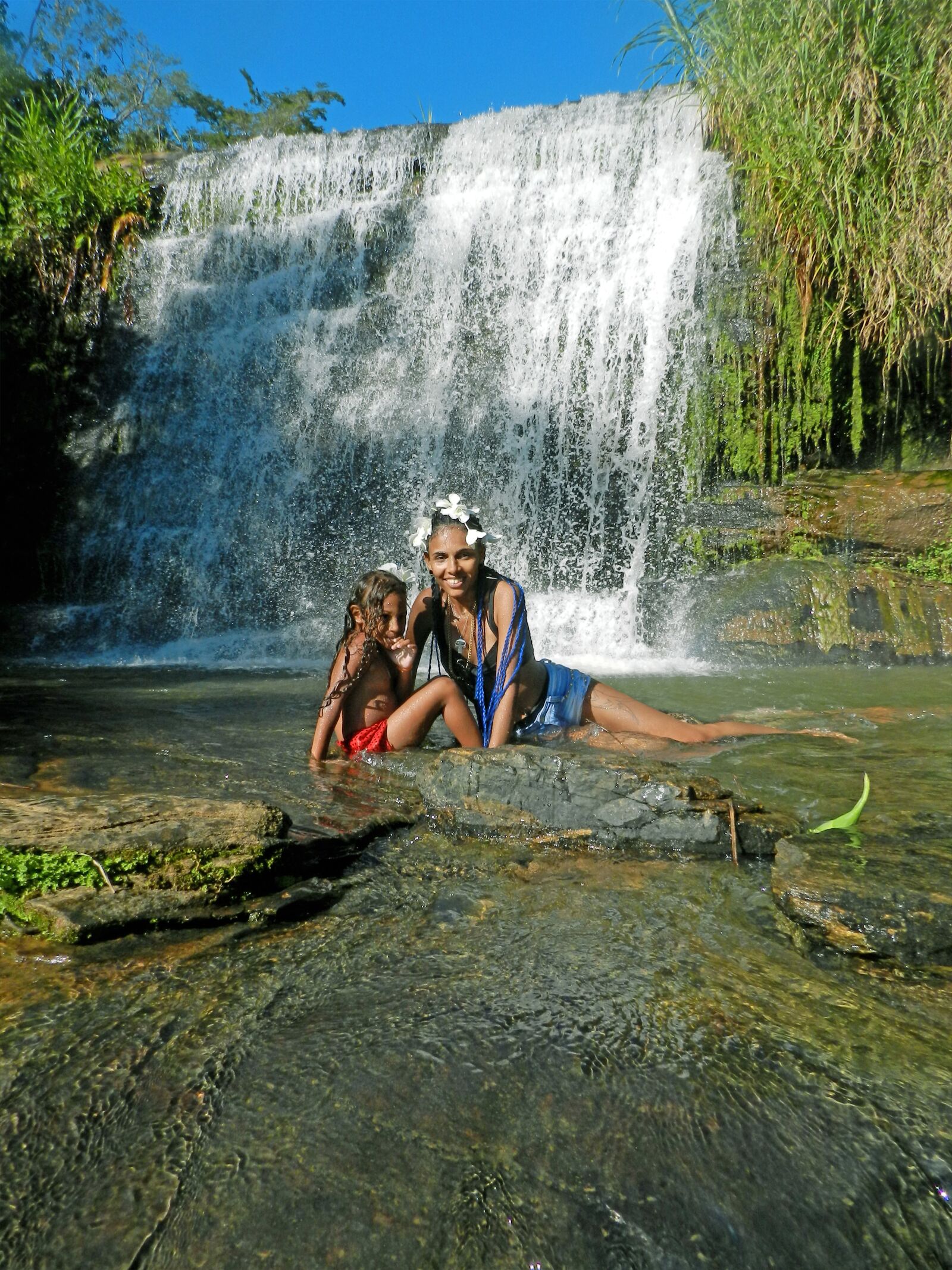 Nikon Coolpix P500 sample photo. Mother and daughter, waterfall photography