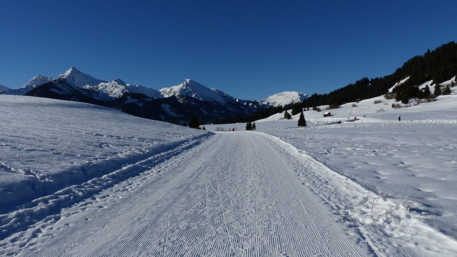 Panasonic Lumix DMC-FZ200 sample photo. Alpine, snow landscape, wintry photography