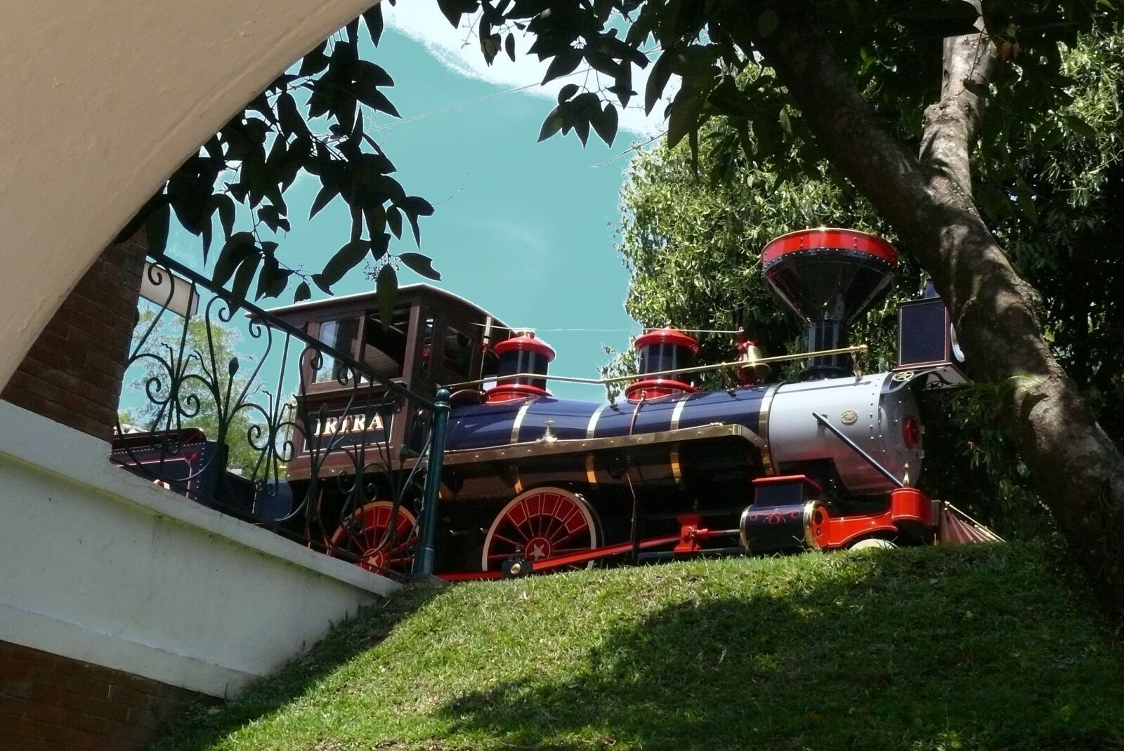 Panasonic DMC-FZ50 sample photo. Xetulul, guatemala, train photography