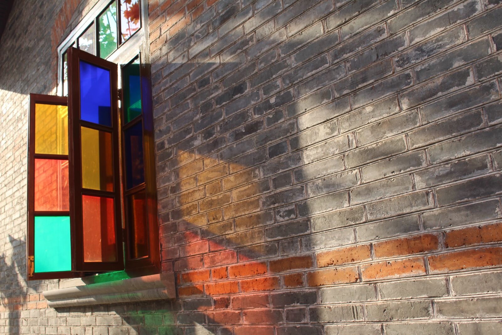 Canon EOS 700D (EOS Rebel T5i / EOS Kiss X7i) sample photo. Old town, building, windows photography