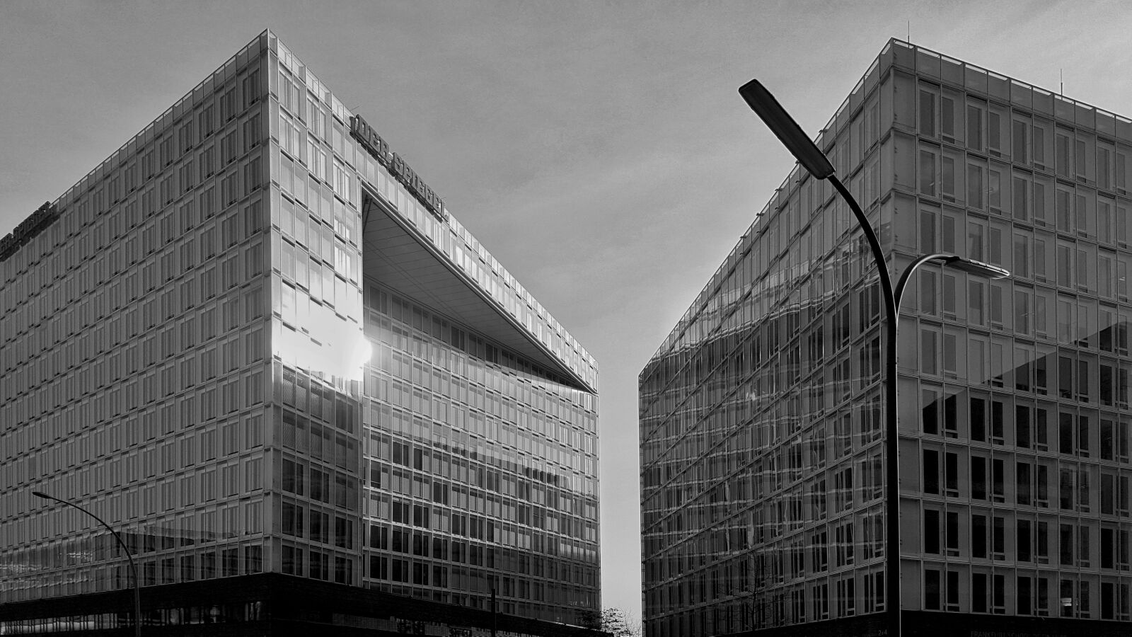 Samsung Galaxy S6 sample photo. Der spiegel, mirror, building photography