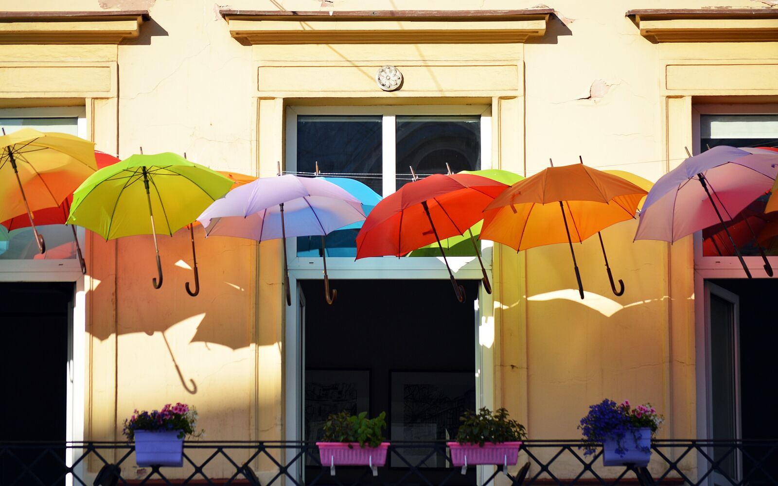 Nikon D3200 sample photo. Umbrellas, balcony, colorful photography