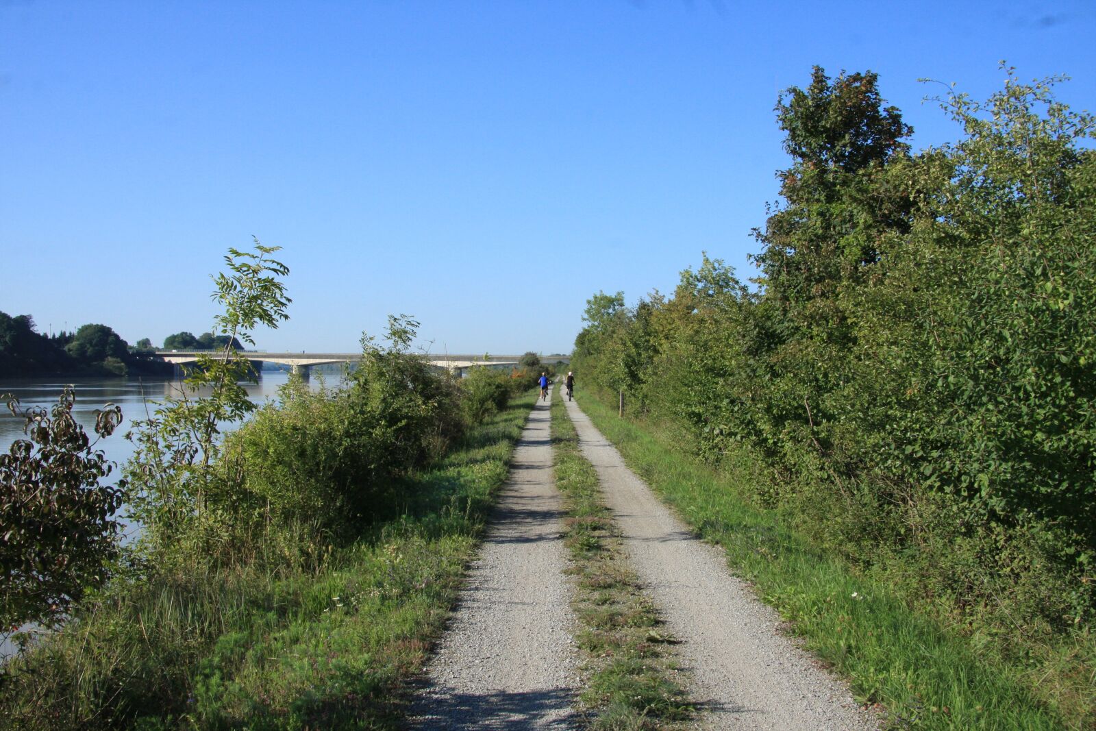 Canon EF-S 17-85mm F4-5.6 IS USM sample photo. Cyclists, leisure, cycling photography