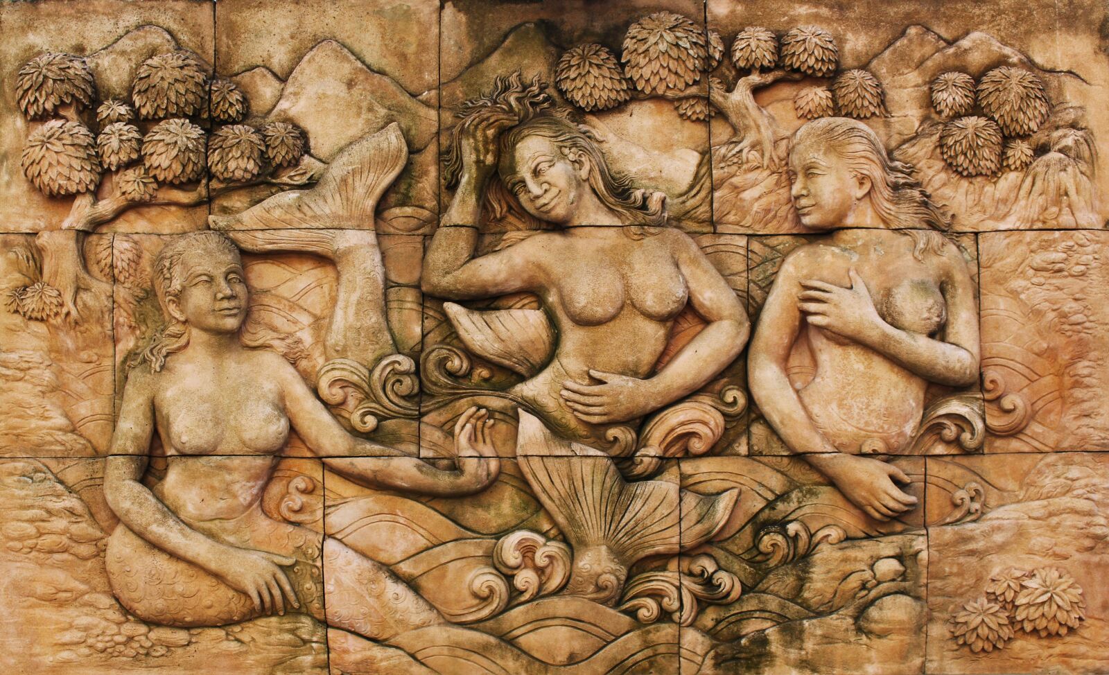 Canon EOS 700D (EOS Rebel T5i / EOS Kiss X7i) sample photo. Wall plaque, sculpture, mermaids photography