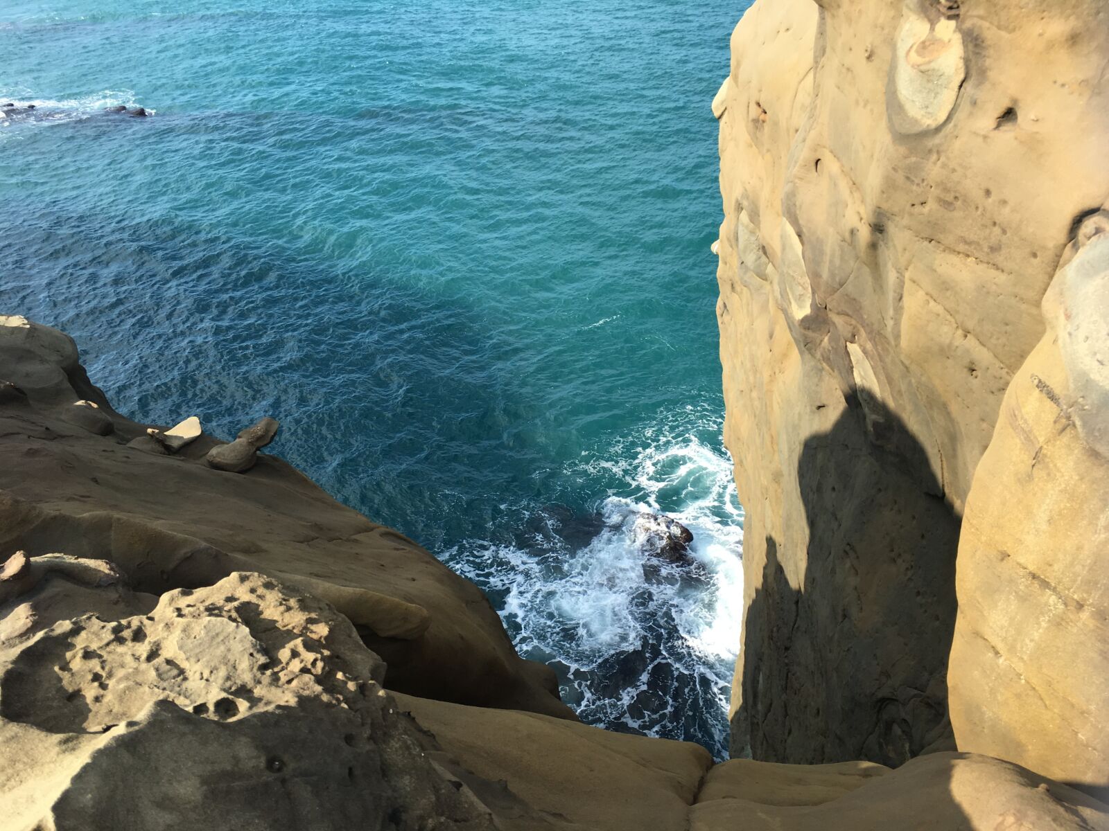 Apple iPhone 6s Plus sample photo. Elephant trunk rock, coast photography