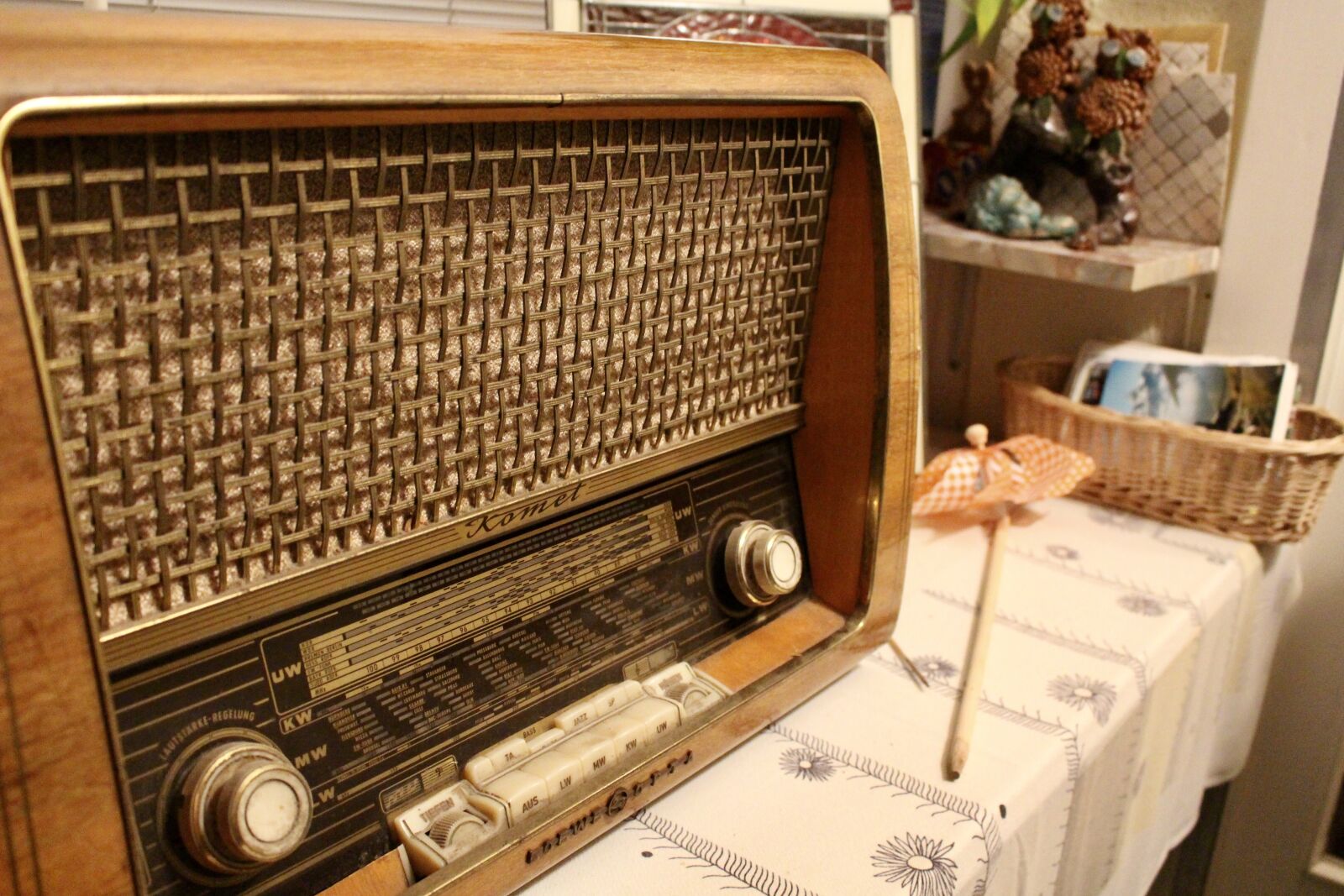 Canon EOS 700D (EOS Rebel T5i / EOS Kiss X7i) sample photo. Radio, old, retro photography