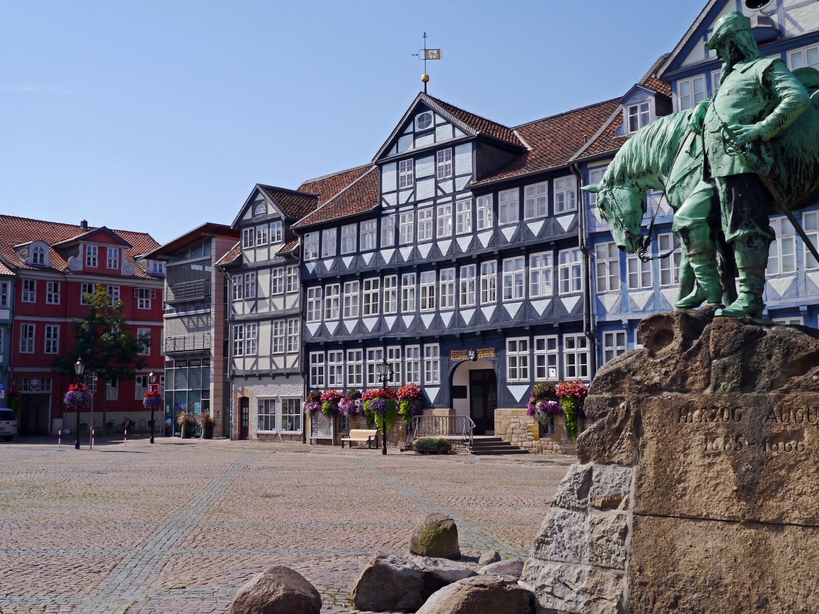 Panasonic Lumix DMC-GX1 sample photo. Truss, historically, marketplace photography