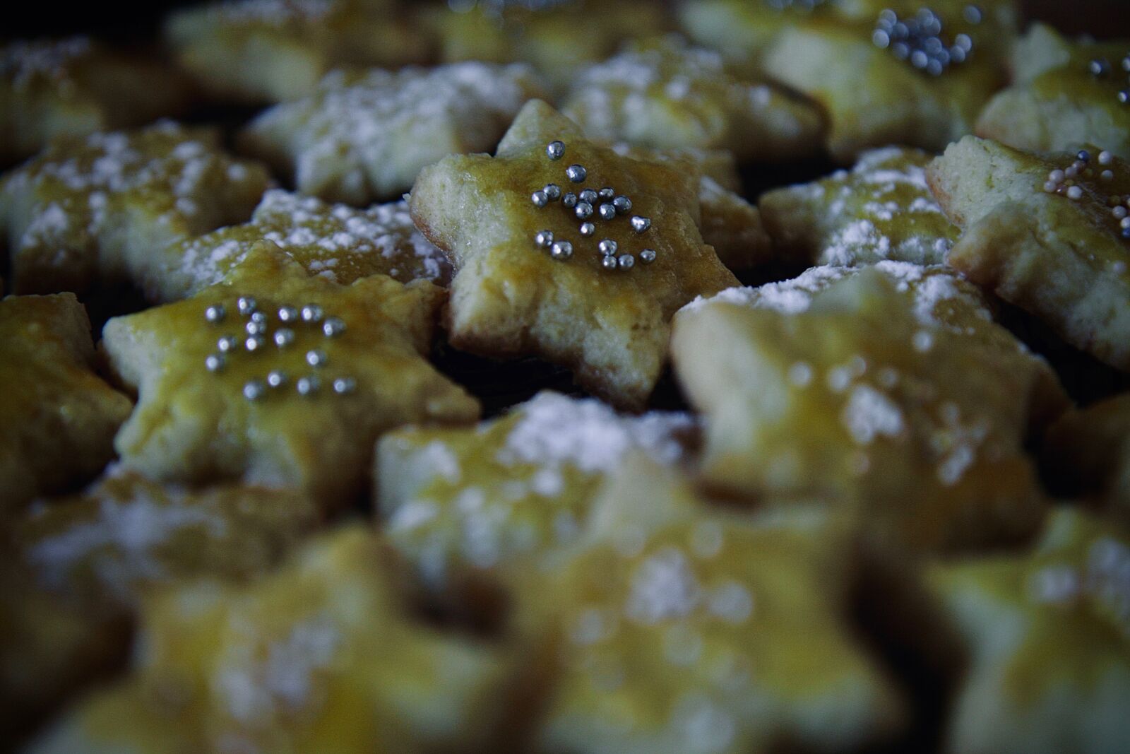 Canon EOS 400D (EOS Digital Rebel XTi / EOS Kiss Digital X) sample photo. Christmas, pastries, delicious photography