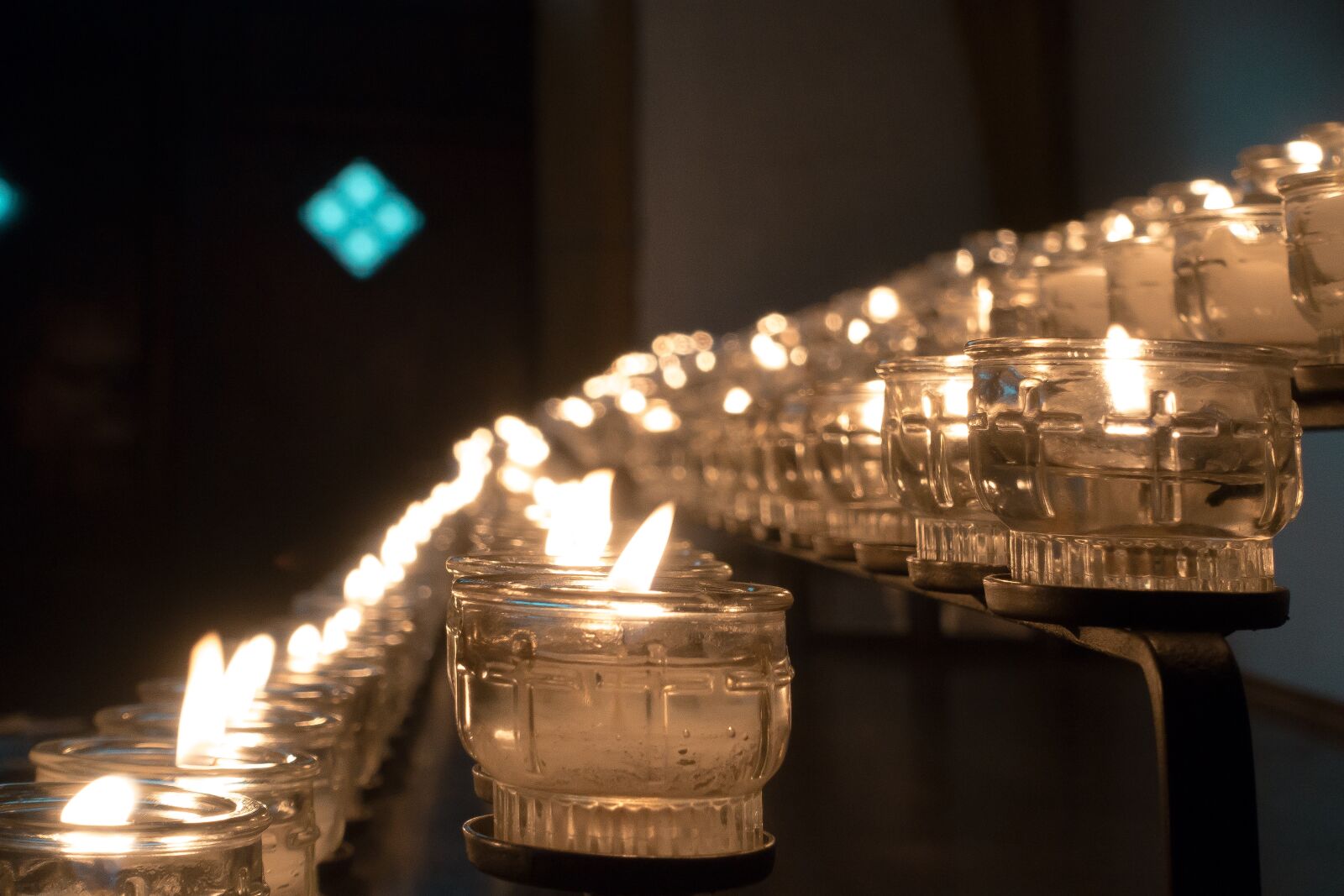 Sony Cyber-shot DSC-RX100 III sample photo. Candle, victims, lights photography
