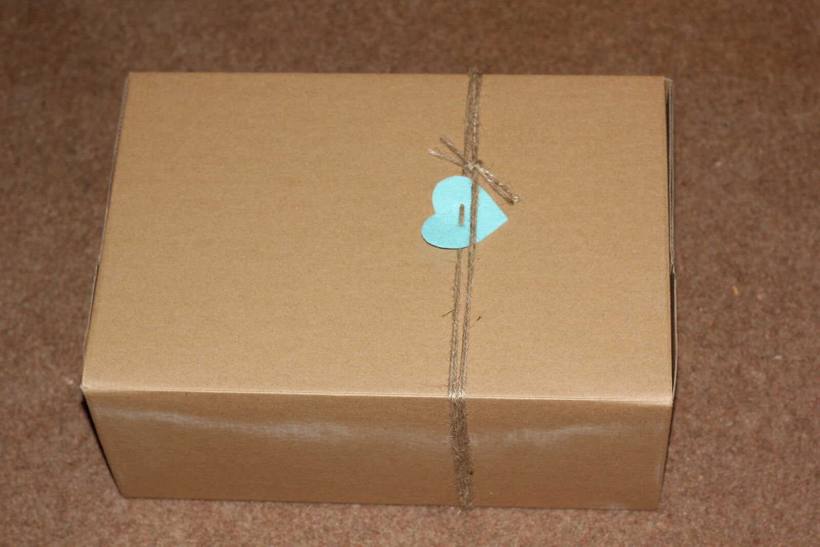 Canon EOS 550D (EOS Rebel T2i / EOS Kiss X4) sample photo. Address, box, mail, pack photography