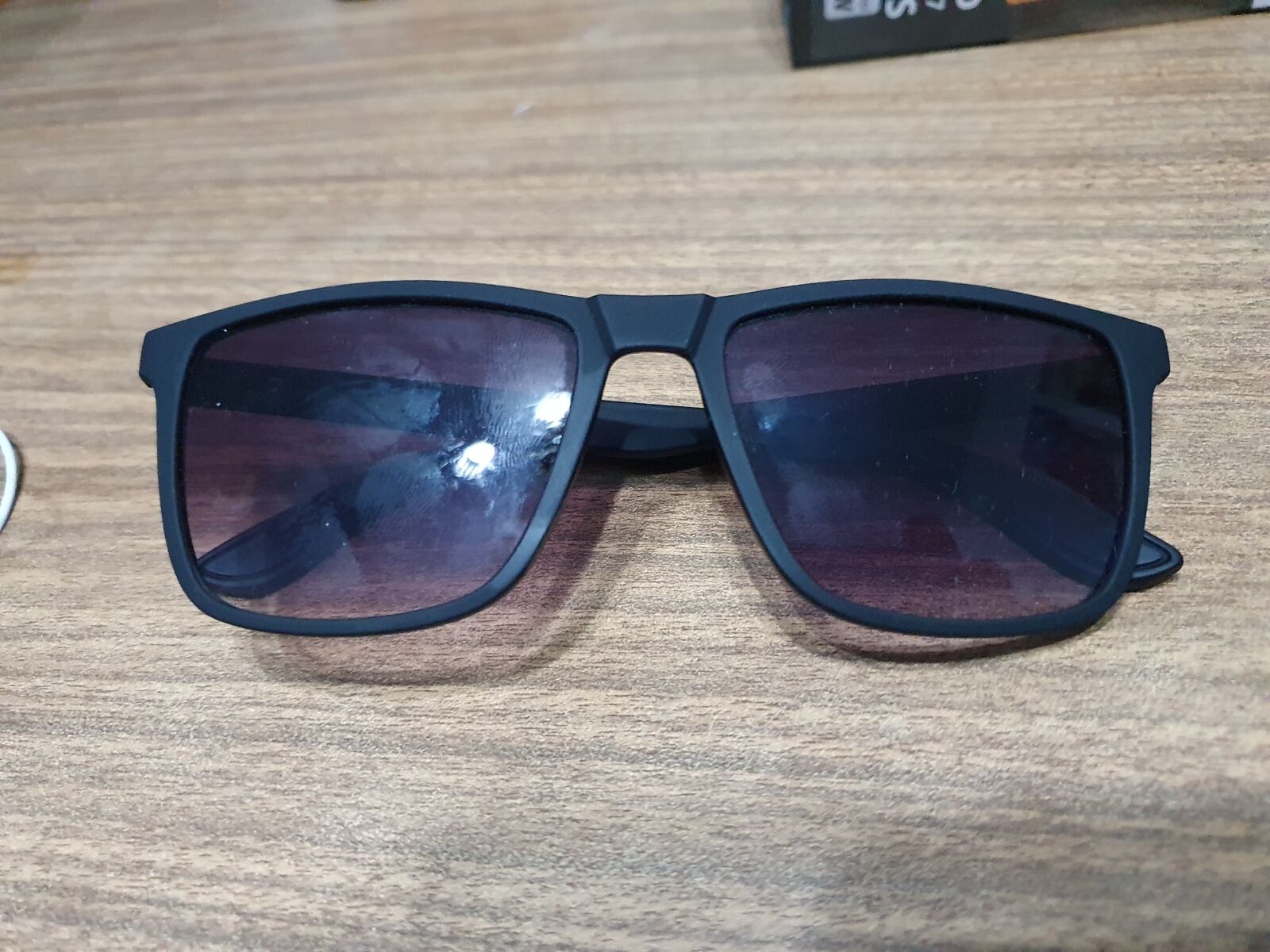 Samsung Galaxy S10 sample photo. Table, scissors, glasses photography