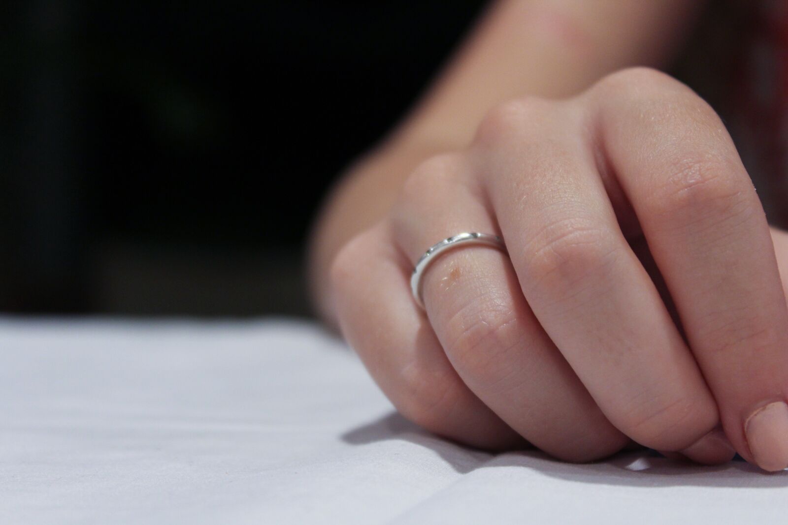 Canon EOS 1200D (EOS Rebel T5 / EOS Kiss X70 / EOS Hi) sample photo. Hand, ring, love photography