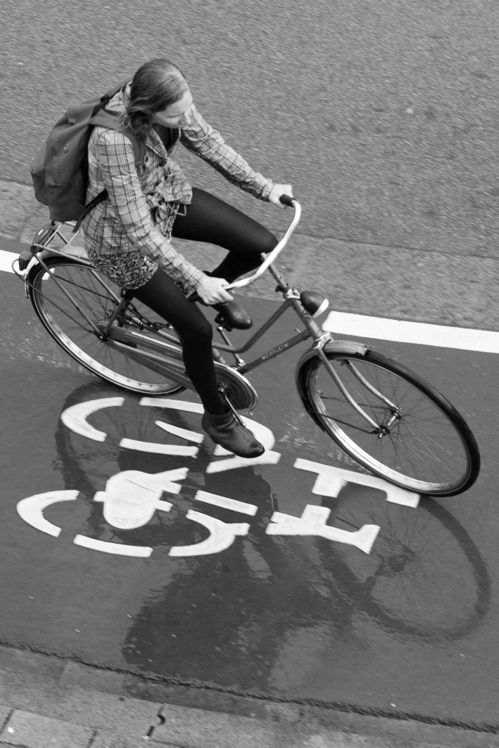 Nikon D600 sample photo. Girl, bicycle, traffic photography