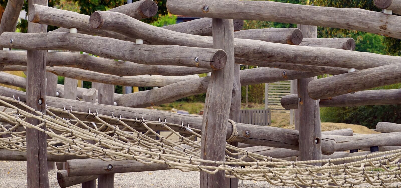Sony Alpha a5000 (ILCE 5000) + Sony E 55-210mm F4.5-6.3 OSS sample photo. Playground, game device, wood photography