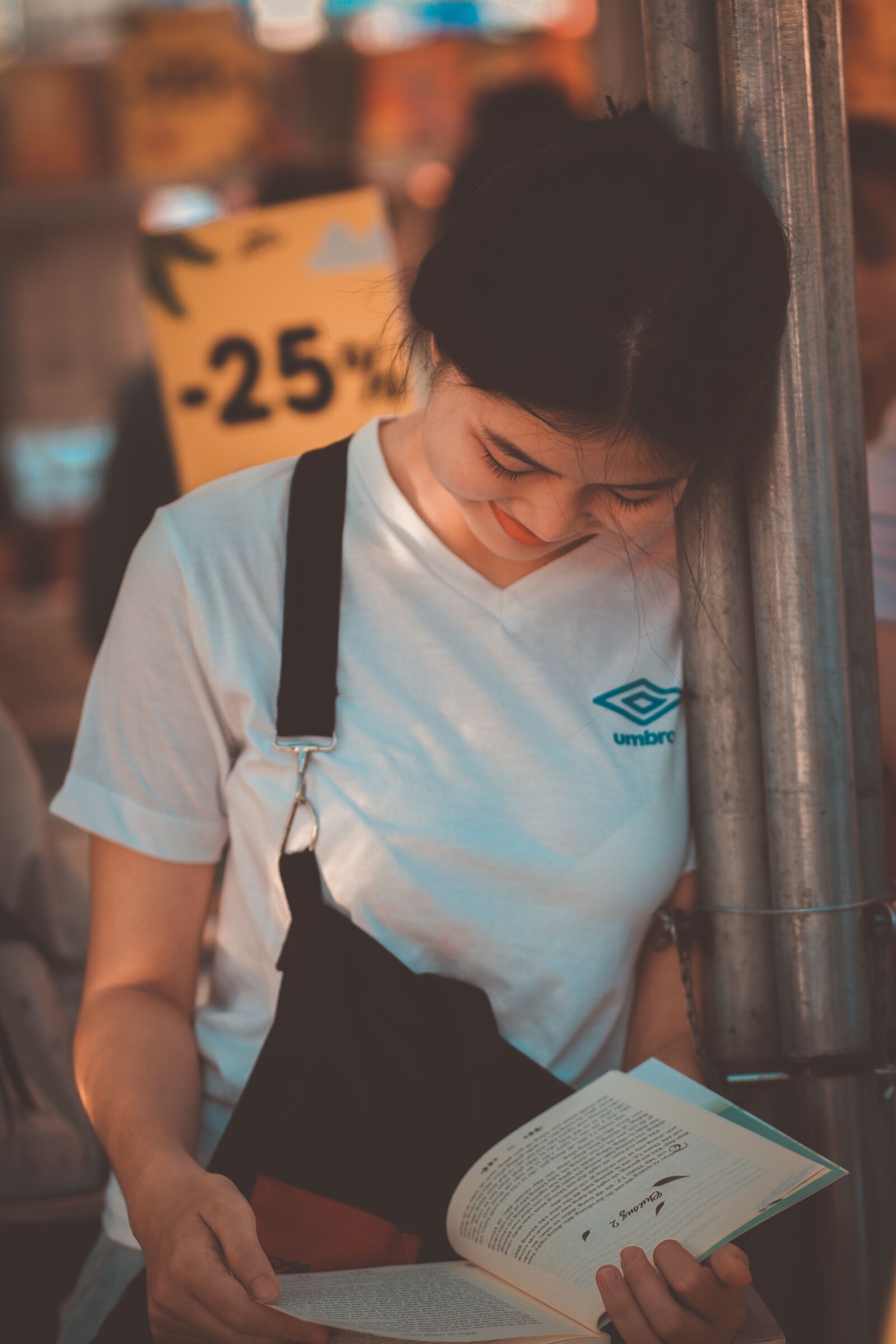 Canon EOS 80D + Canon EF 85mm F1.8 USM sample photo. Girl, reading, books photography