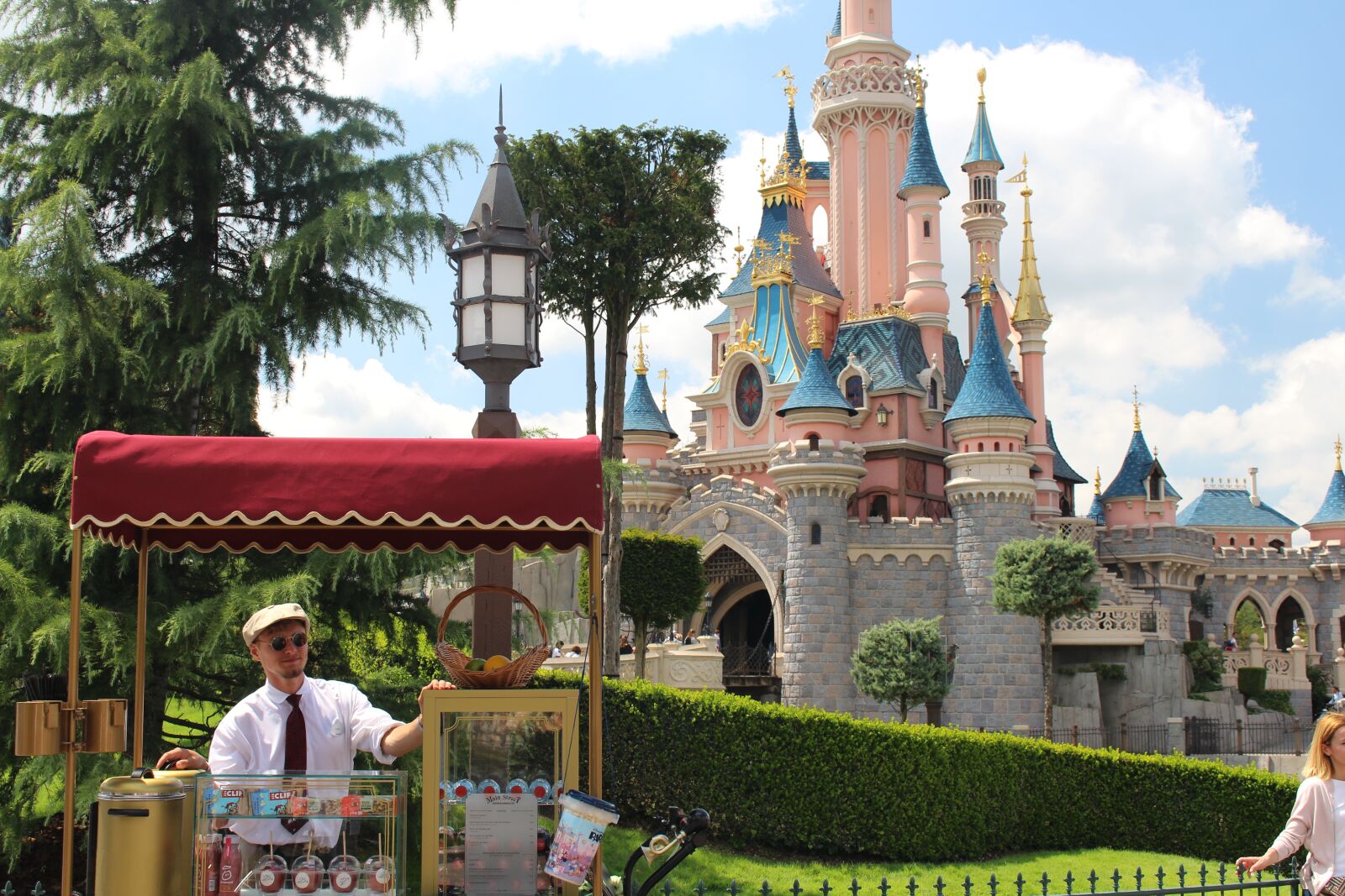 Canon EOS 700D (EOS Rebel T5i / EOS Kiss X7i) sample photo. Disneyland paris, disney, vacation photography