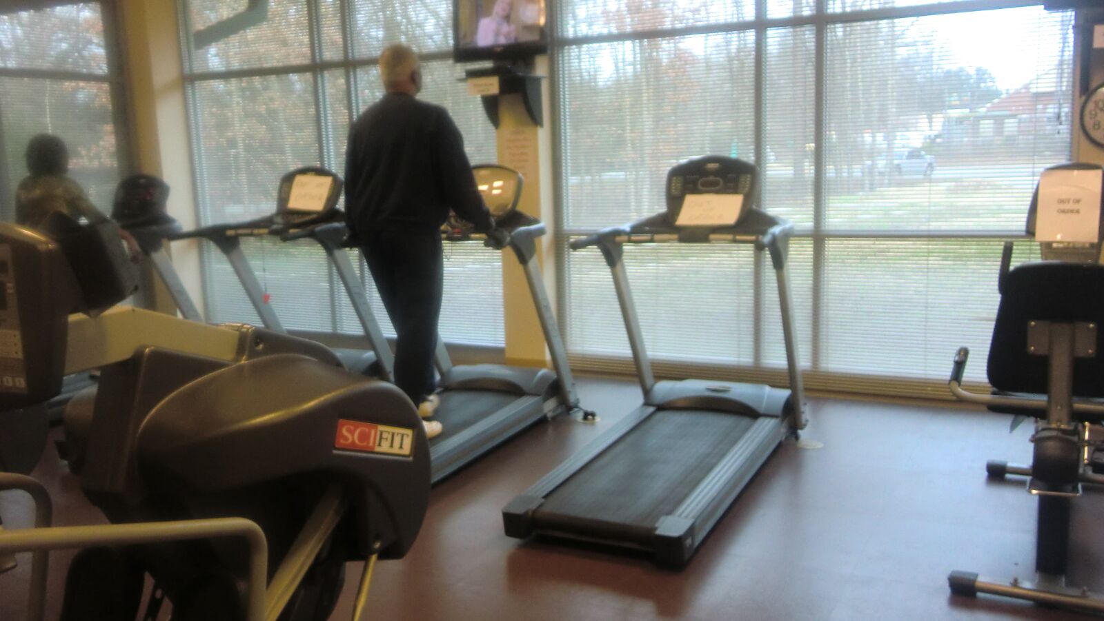 CASIO EX-Z2000 sample photo. Self care, workout, seniors photography