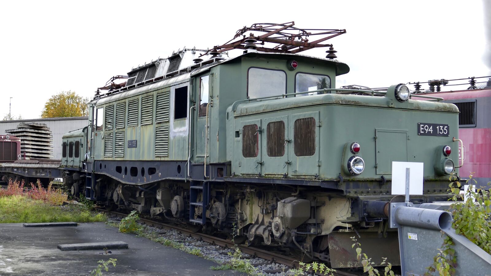 Panasonic Lumix DMC-FZ1000 sample photo. Train, railway, railway station photography
