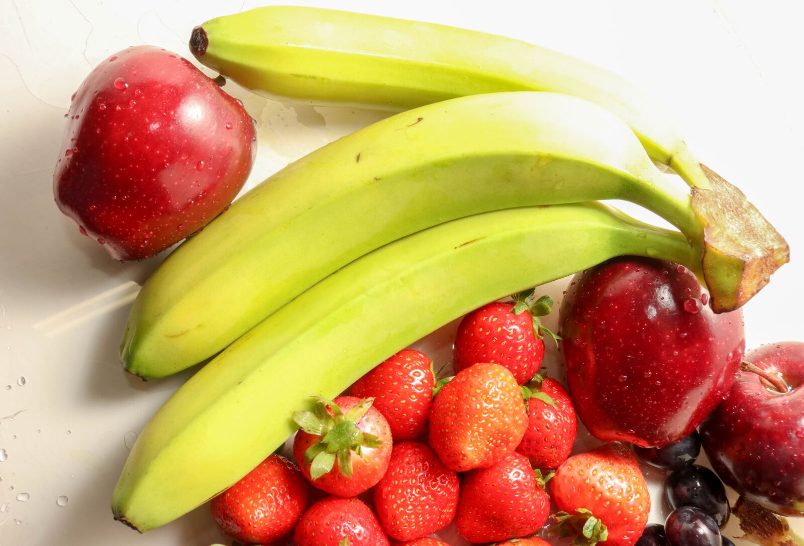 Canon EOS 80D sample photo. Strawberries, grapes, pineapple photography