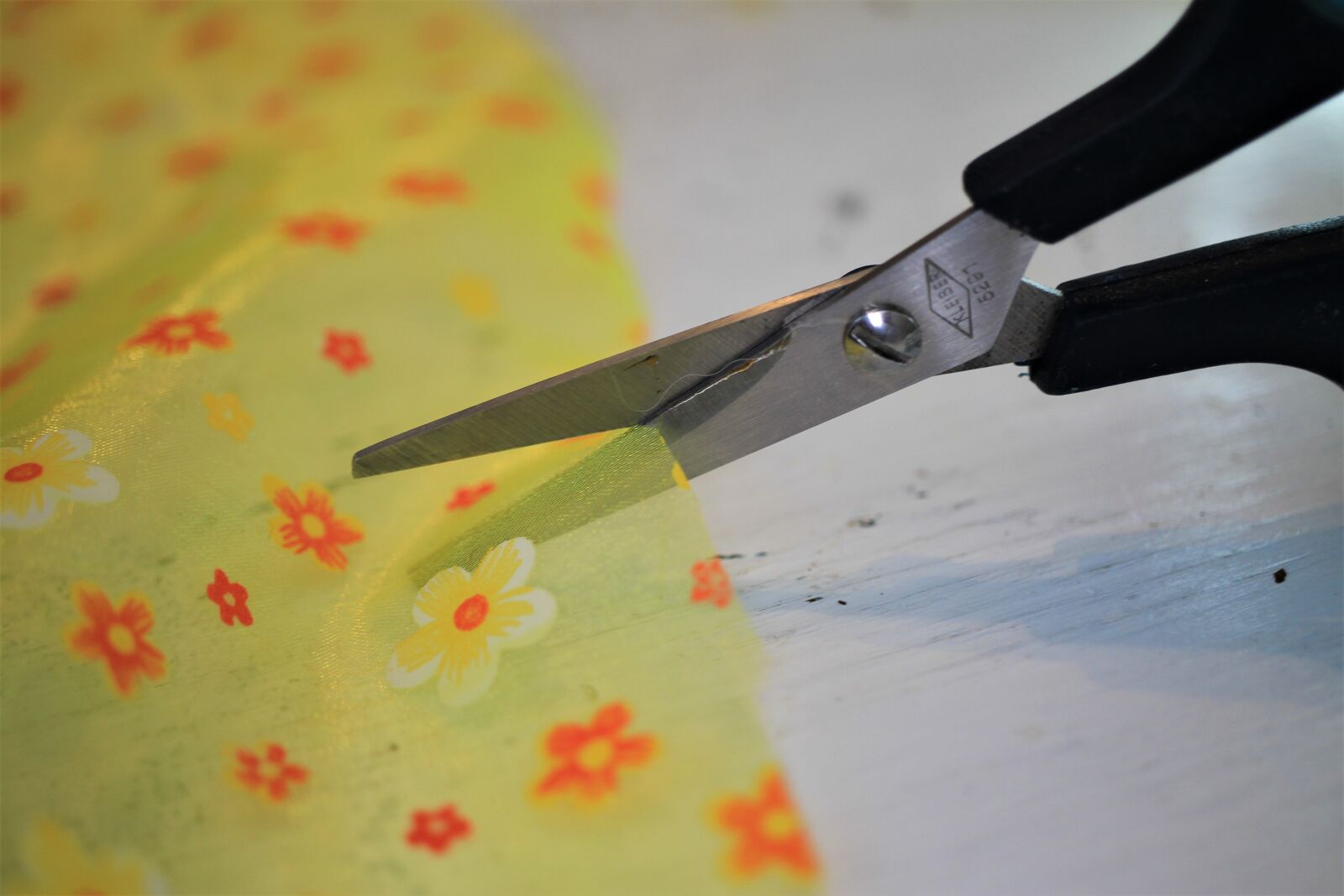 Canon EOS 7D sample photo. Scissors, fabric, hand labor photography