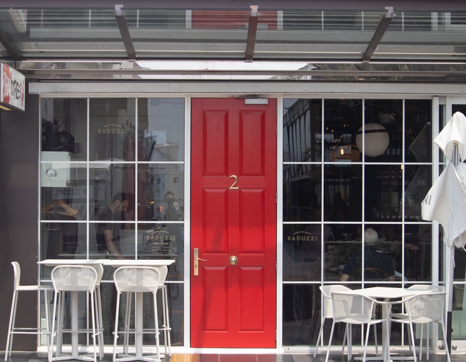 Canon EOS 200D (EOS Rebel SL2 / EOS Kiss X9) sample photo. Door, red, cafe photography