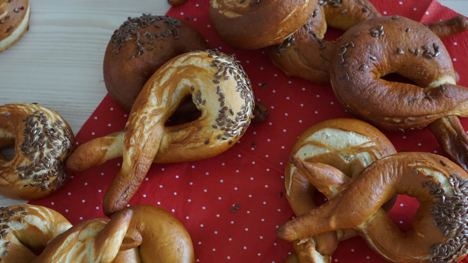 Sony E 55-210mm F4.5-6.3 OSS sample photo. Pretzels, pretzel, crispy photography
