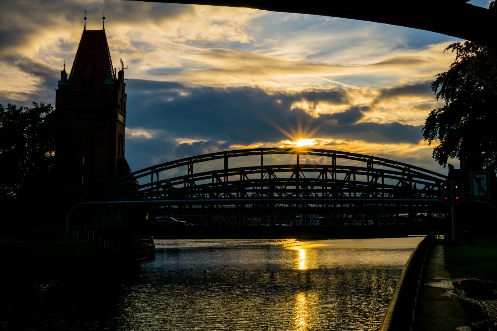 Sony a6000 + Sigma 30mm F2.8 EX DN sample photo. Sunset, l beck, evening photography