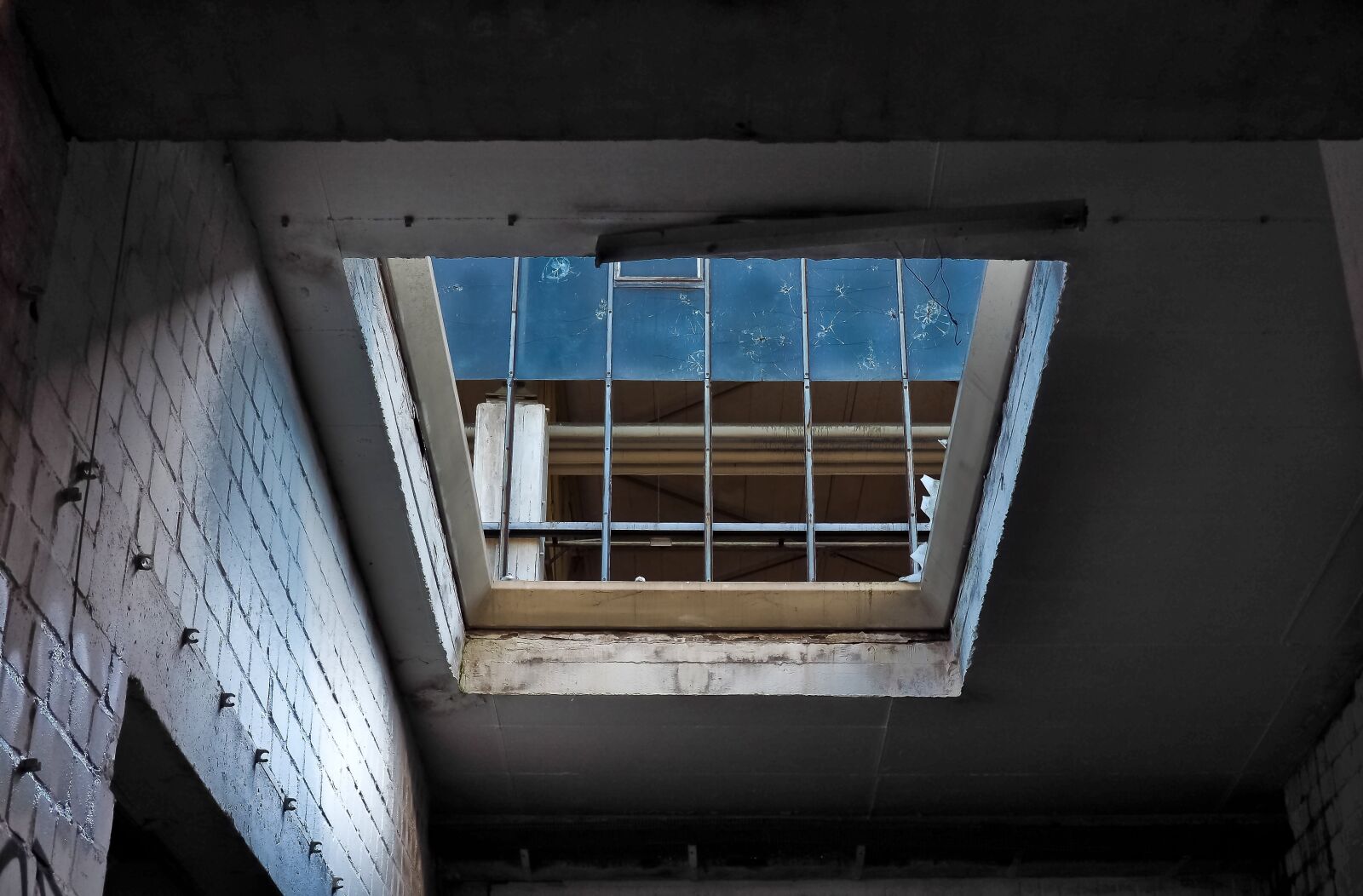 Olympus OM-D E-M10 sample photo. Lost places, factory, old photography