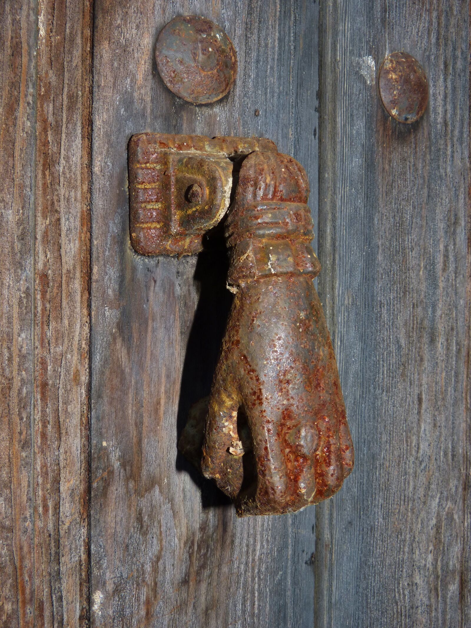 Panasonic DMC-FZ62 sample photo. Passepartout, hand, old door photography