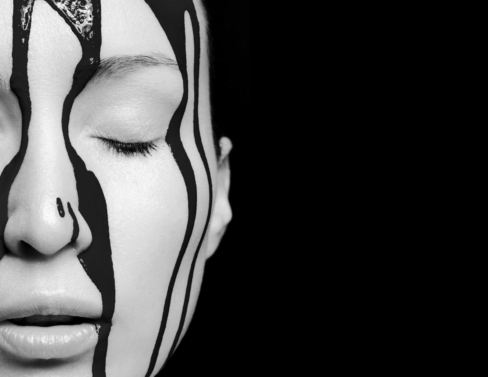 Canon EOS 5D Mark II sample photo. Black, color, liquid photography