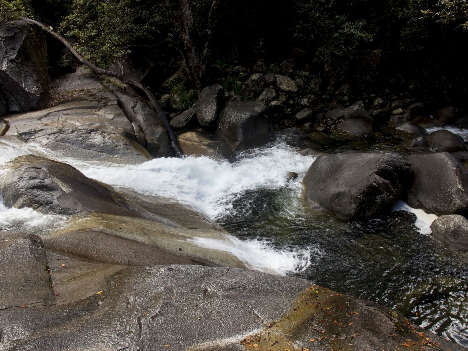 Canon EOS M6 sample photo. Water, rocks, eerie photography