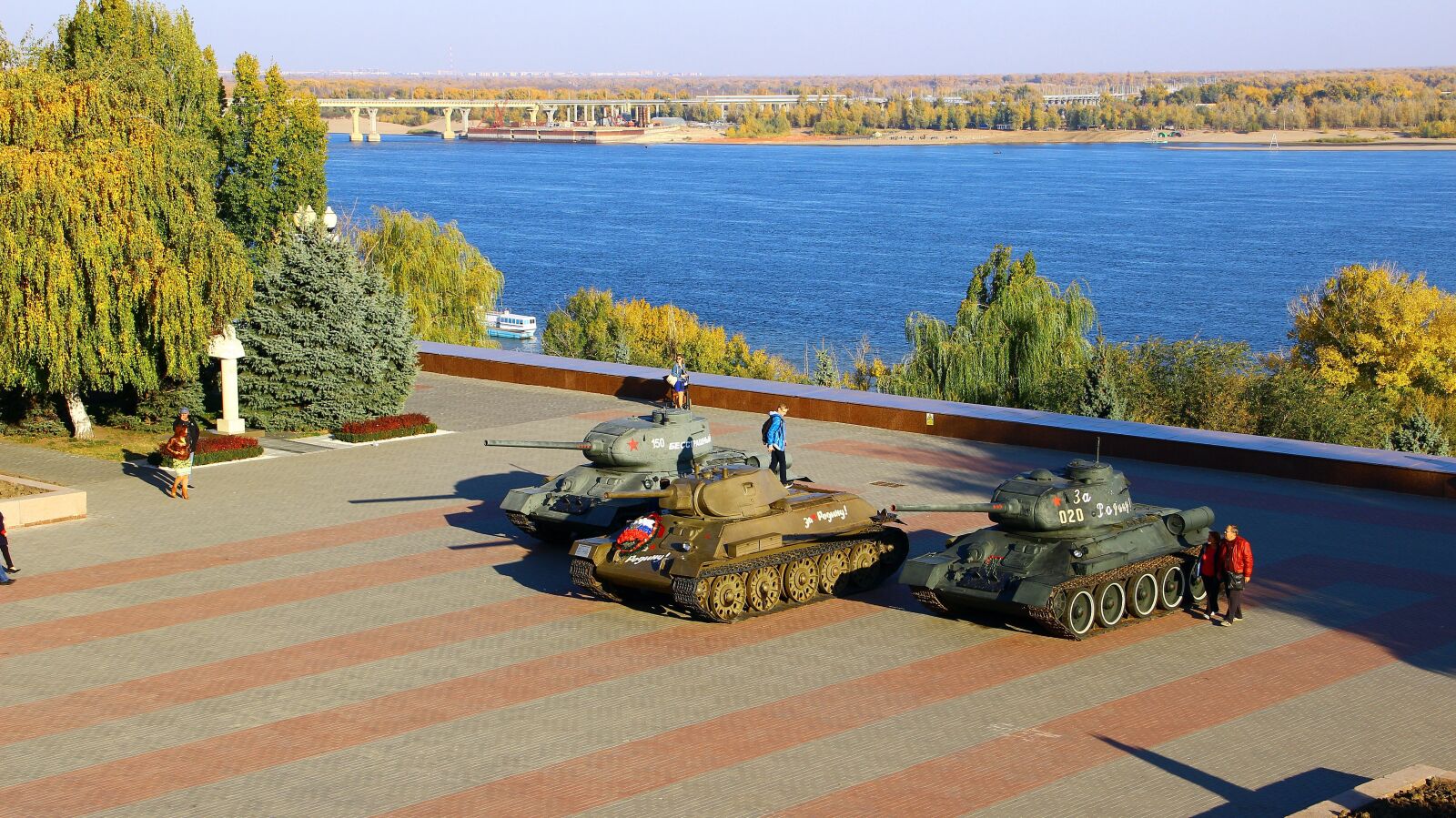 Canon EOS 600D (Rebel EOS T3i / EOS Kiss X5) sample photo. Tanks, t-34, volgograd photography