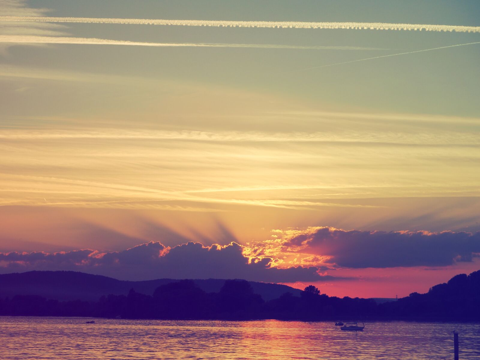Olympus OM-D E-M10 II sample photo. Sunset, lake constance, afterglow photography