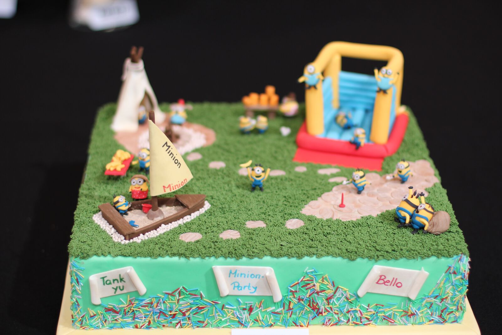Canon EOS 600D (Rebel EOS T3i / EOS Kiss X5) + Canon EF 50mm F1.4 USM sample photo. Minion, cake, thank you photography