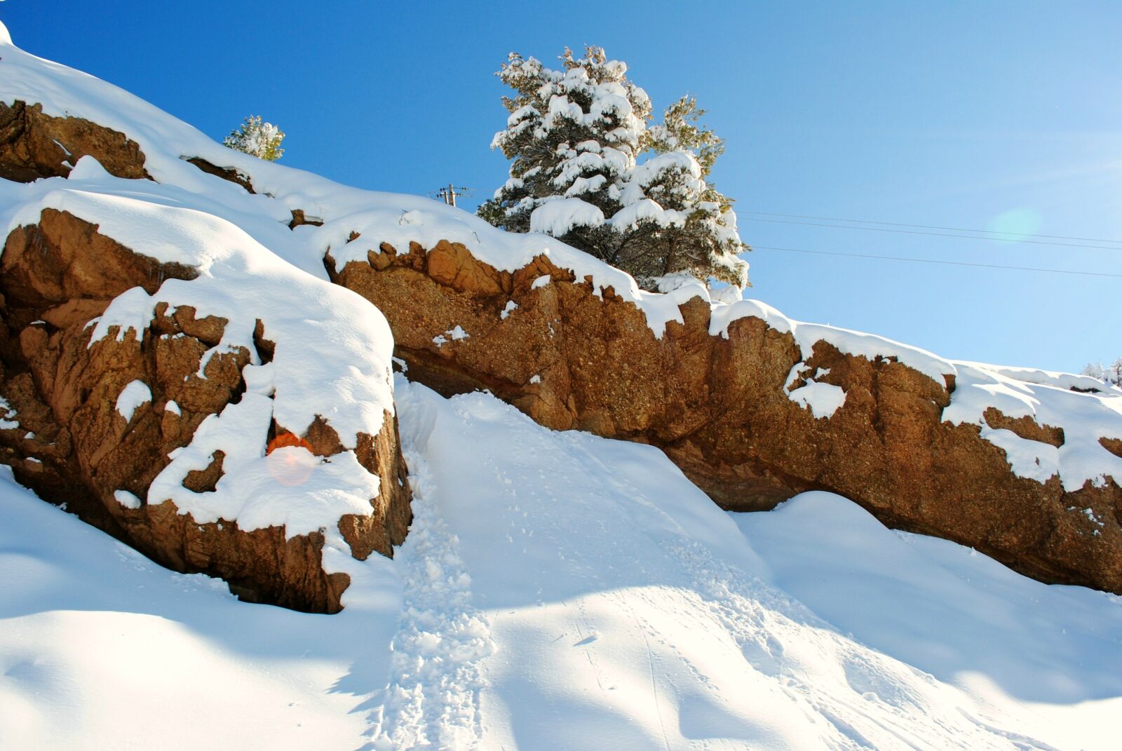 Nikon D3000 sample photo. Snow, rocks, nature photography