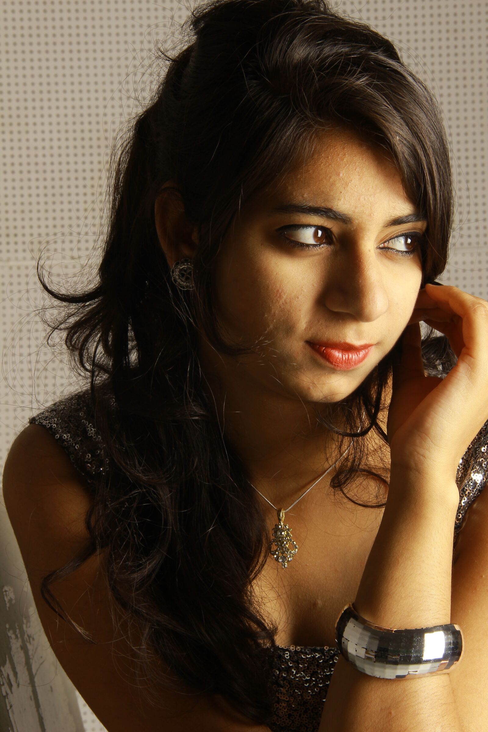 Canon EOS 600D (Rebel EOS T3i / EOS Kiss X5) sample photo. People, fashion, portrait photography