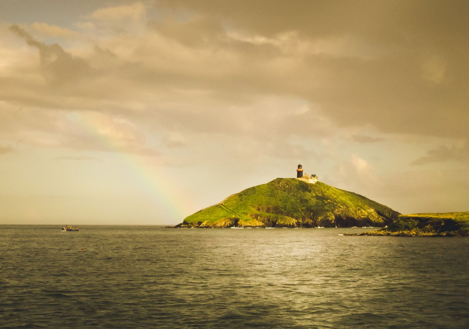 Sony Cyber-shot DSC-S930 sample photo. Island, celtic sea, sea photography