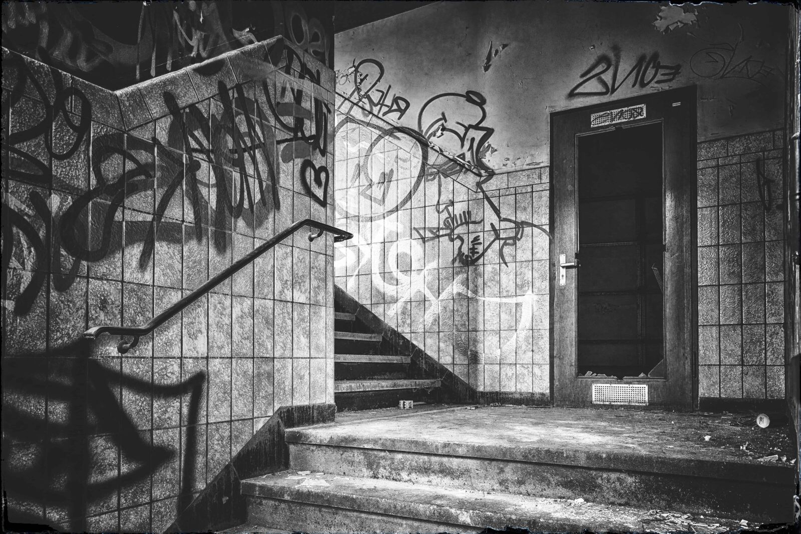 Nikon D3300 sample photo. Buildings, monochrome, stairs, graphite photography