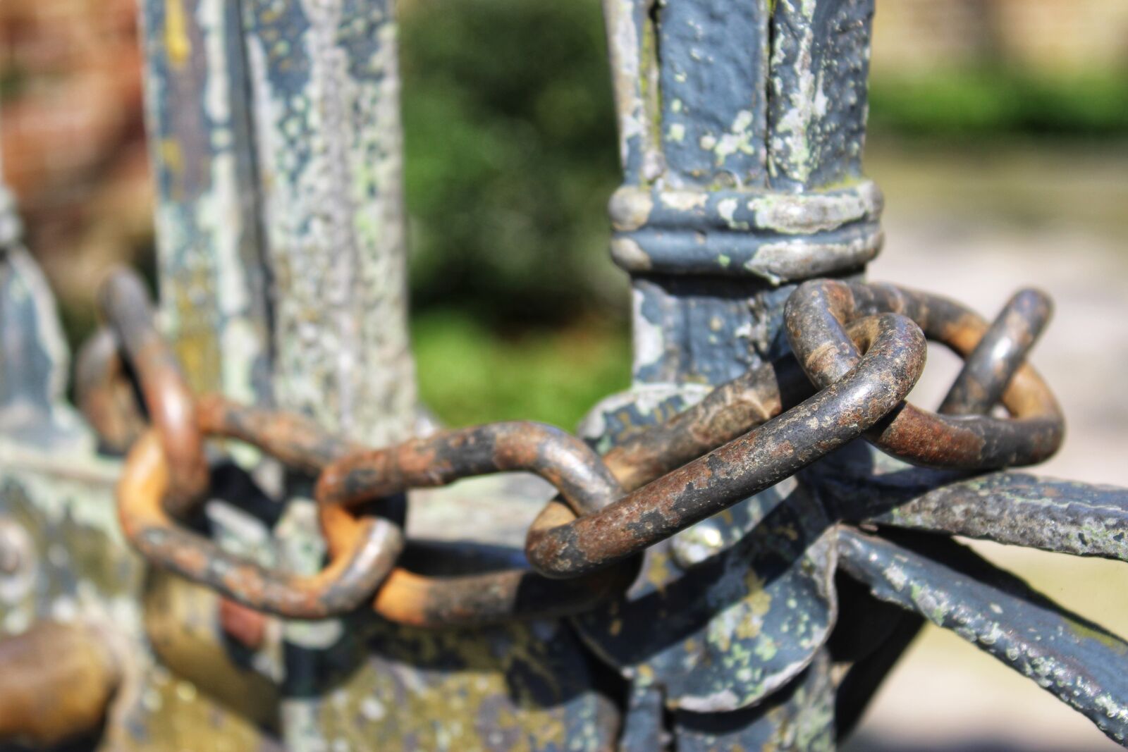 Canon EOS 1300D (EOS Rebel T6 / EOS Kiss X80) sample photo. Chain, castle, goal photography