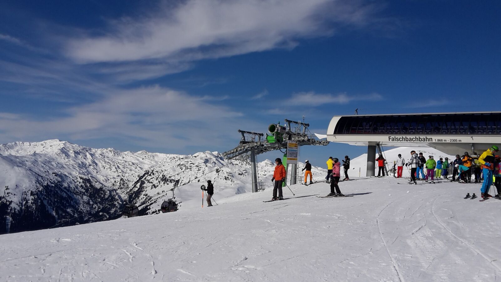 Samsung Galaxy S5 Mini sample photo. Ferie, tourism, skis photography