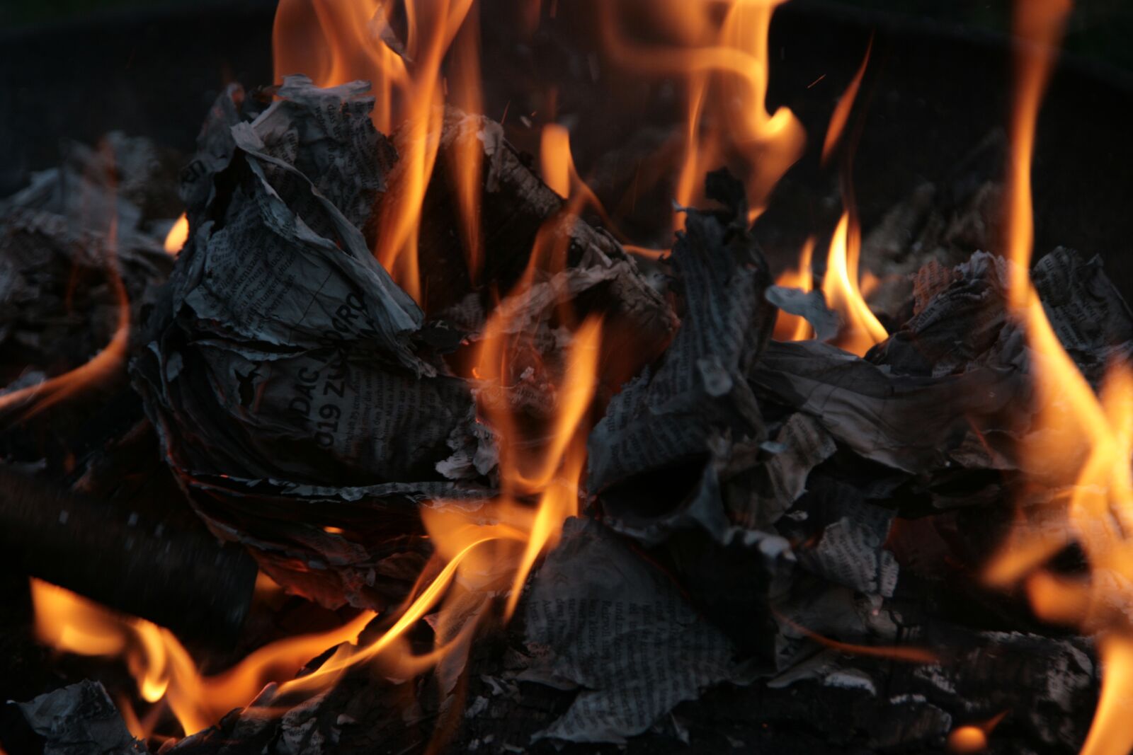 Canon EOS 400D (EOS Digital Rebel XTi / EOS Kiss Digital X) sample photo. Fire, combustion, burn photography