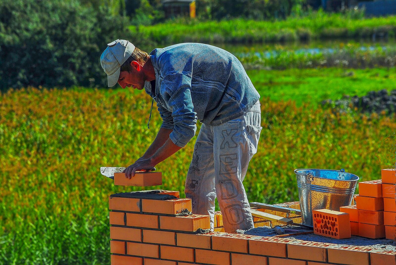 Nikon D3000 sample photo. Mason, construction, bucket photography