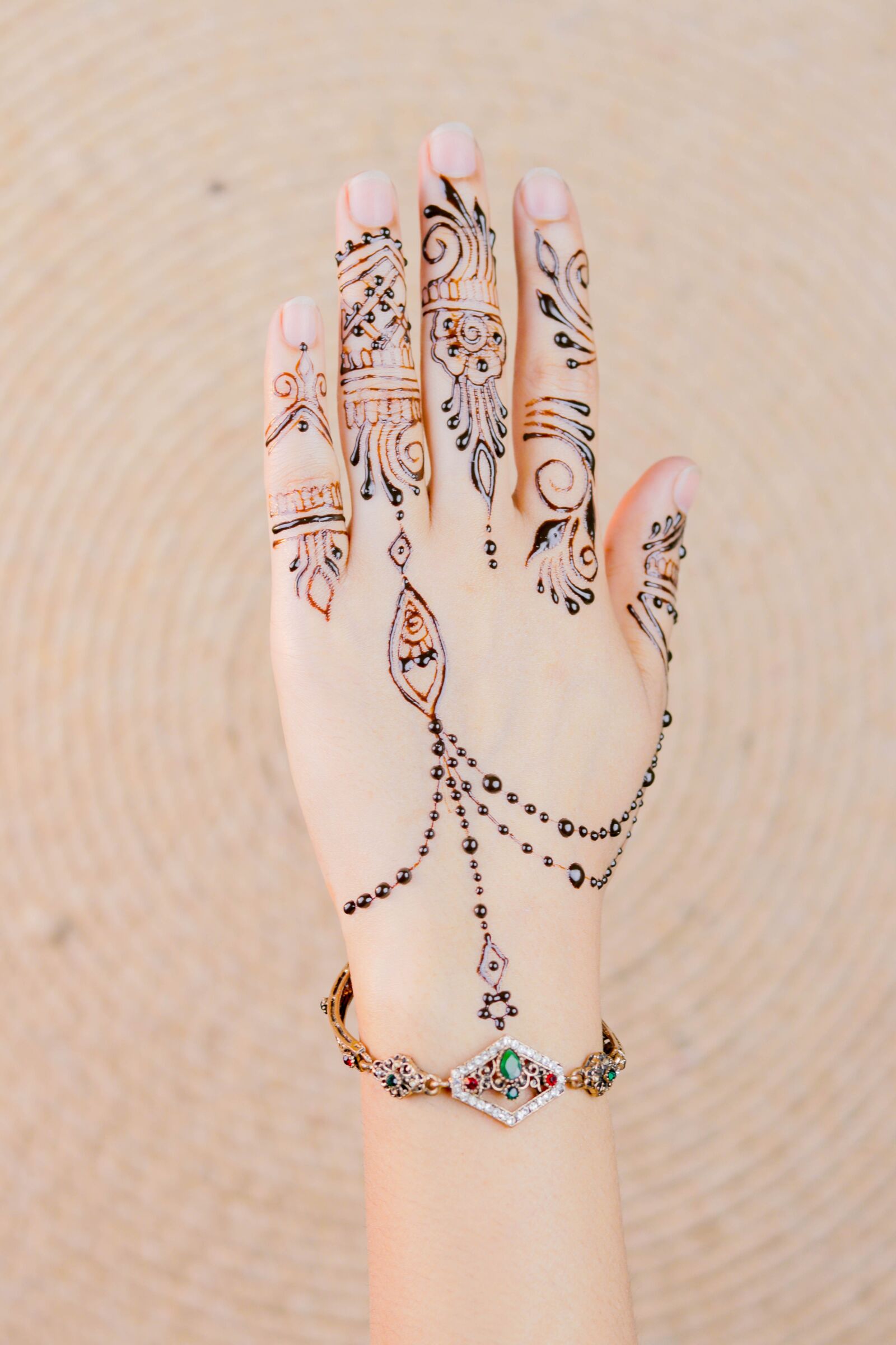 Canon EOS 80D + Canon EF 50mm F1.8 STM sample photo. Henna, hands, mehendi photography