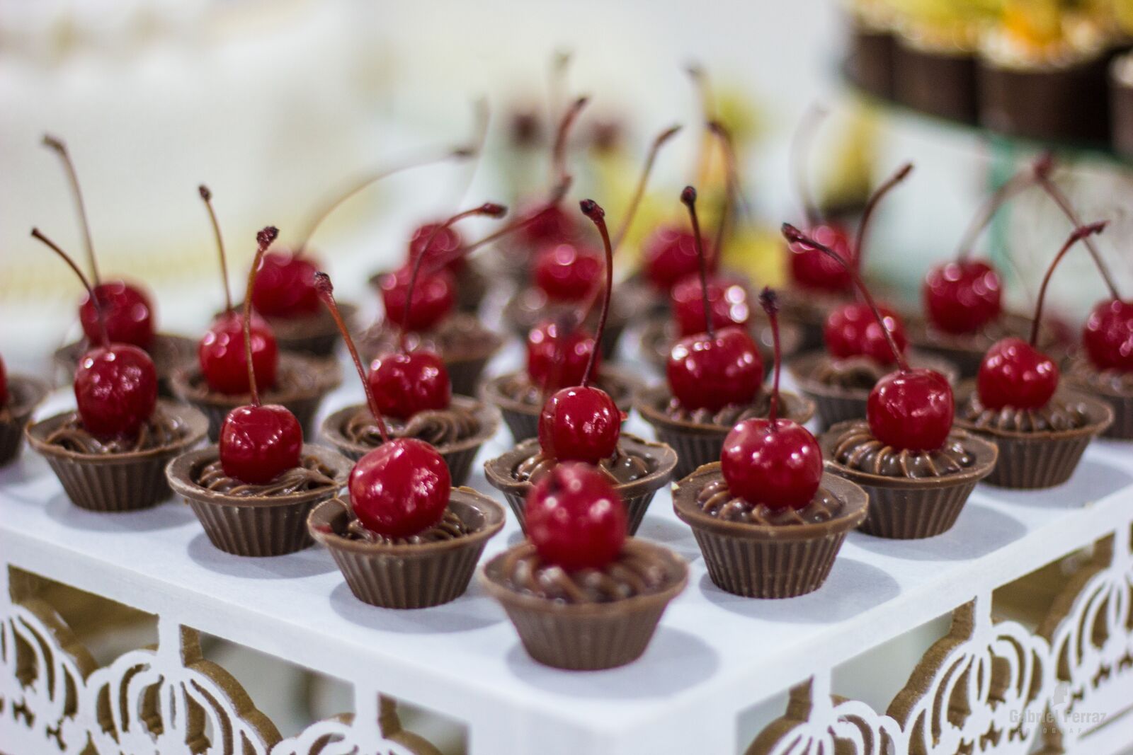 Canon EOS 600D (Rebel EOS T3i / EOS Kiss X5) + Canon EF 50mm F1.8 II sample photo. Sweetie, marriage, chocolate photography