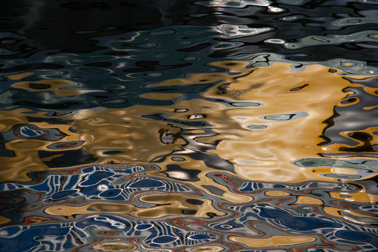 Canon EF-S 17-85mm F4-5.6 IS USM sample photo. Abstract, abstract, photo, reflection photography