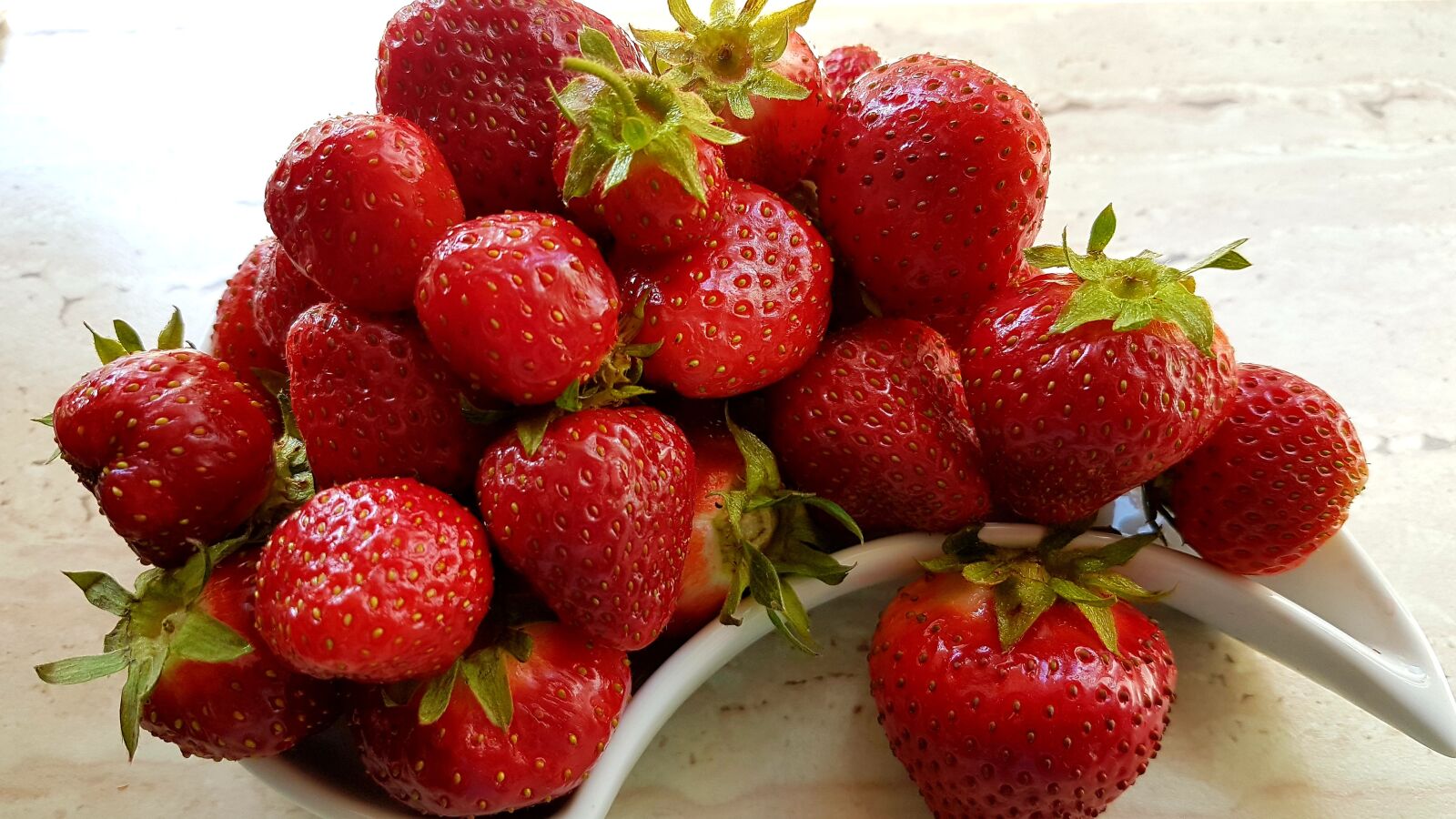Samsung Galaxy S7 sample photo. Strawberries, food, fruit photography