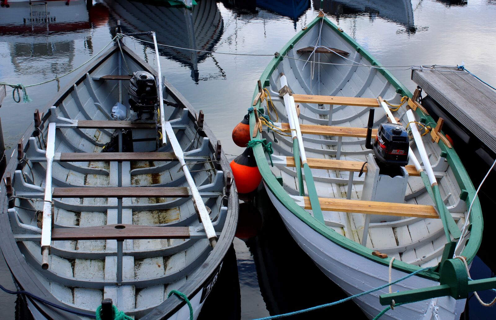 Canon EOS 1300D (EOS Rebel T6 / EOS Kiss X80) sample photo. T rshavn, wooden boats photography